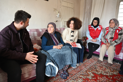 Osmaniye’de Kızılay ve sağlık ekiplerinden vatandaşlara bayram ziyareti