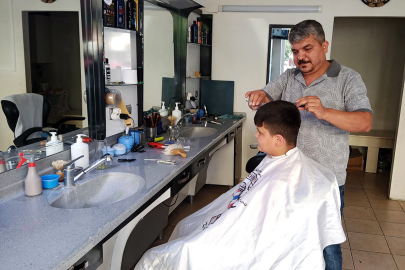 Adana’da berberler Arife Günü geç saatlere kadar mesai yaptı