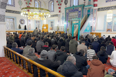 Adana’da Ramazan Bayramı sabahı, camiler doldu taştı