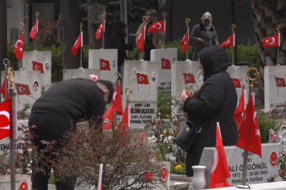 Edirnekapı Şehitliği’nde bayramda duygusal anlar