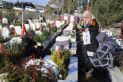 Hatay'da buruk bayram: Deprem mezarlığında ziyaretçi yoğunluğu
