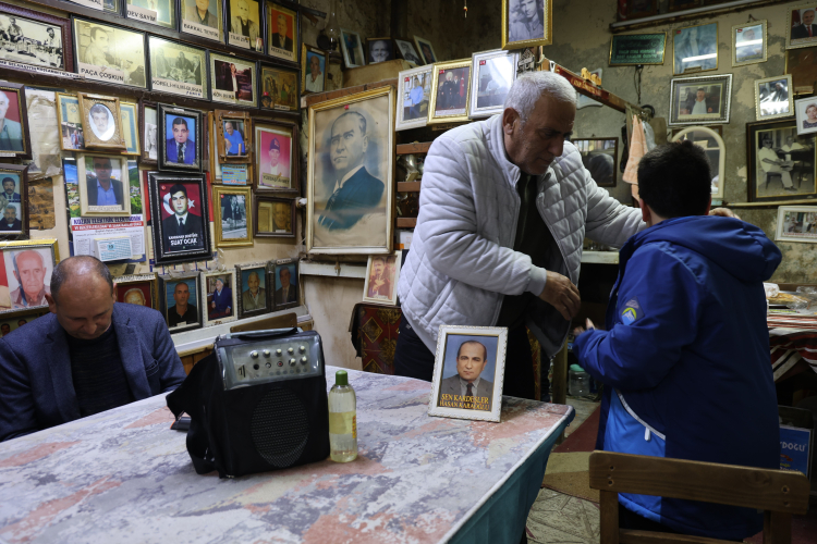 Kozan'da 'Ölüler Kıraathanesi'nde geleneksel bayramlaşma töreni yapıldı 2