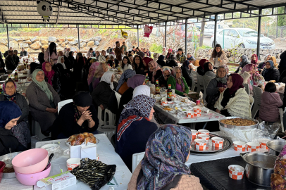 Mersin Bozyazı'da geleneksel Kaledibi bayramlaşması yağmura rağmen yapıldı
