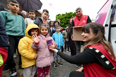 Mersin Büyükşehir Belediyesi 13 ilçede 60 bin çocuğa bayram hediyesi ulaştırdı