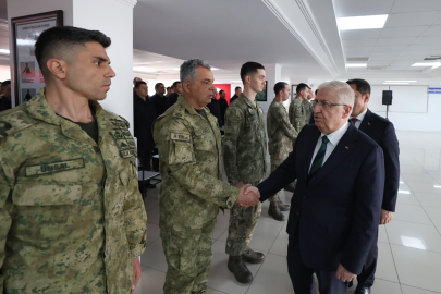 Milli Savunma Bakanı Yaşar Güler, Hatay’da bayram namazı kıldı