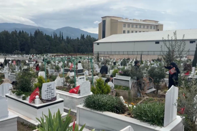 Osmaniye'de deprem şehitliğinde bayram burukluğu: Kabir ziyaretleri gerçekleştirildi