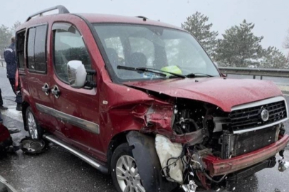 Uşak’ta hafif ticari araç bariyere çarptı: 6 yaralı