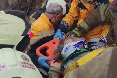 Fatih’te çöken binada kurtarma anları kamerada