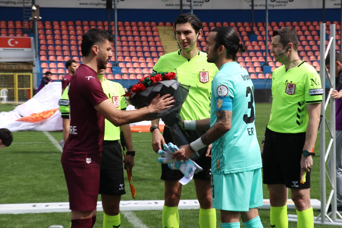 Hatayspor ile Amedspor maçında anlamlı hareket: Sahada dostluk görüntüsü