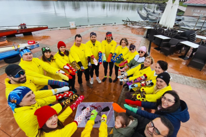 Samsun’da sporcular, Down Sendromu farkındalığı için renkli çoraplarla kürek çekti