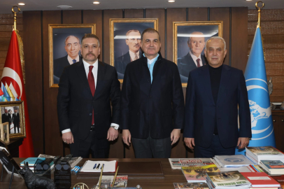 AK Parti Genel Başkan Yardımcısı Ömer Çelik, Ülkü Ocakları Adana İl Başkanlığı’nı ziyaret etti