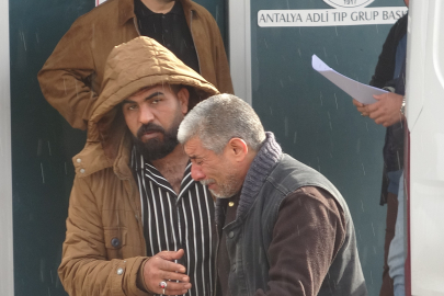 Babanın en ağır yükü: Kızı ve 5 torununun cenazesini gözyaşlarıyla teslim aldı