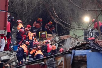 Fatih'te 2 binanın çökmesi sonucu yaralanan 10 kişiden 2'si taburcu edildi