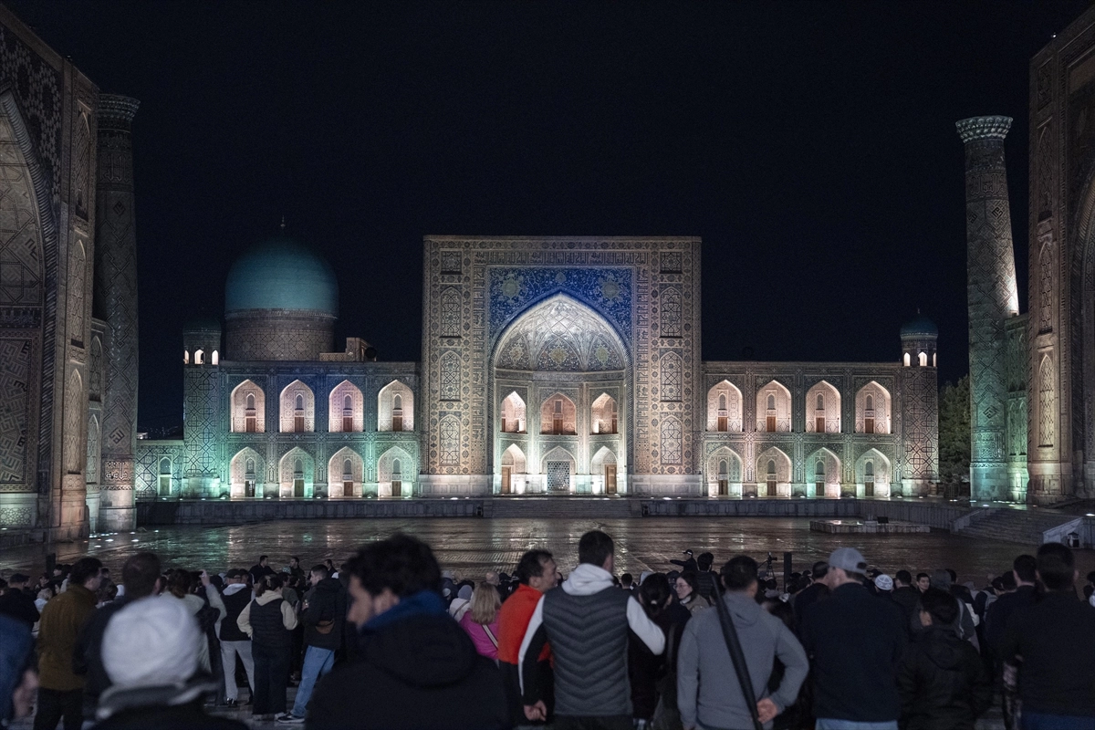 Hataylı depremzedelerden Semerkant ve Buhara'daki tarihi mekanlara ziyaret