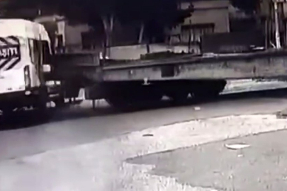 İslahiye'de hemzemin geçitte öğrenci servisine tren çarptı