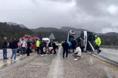 Konya-Antalya kara yolunda yolcu otobüsü devrildi