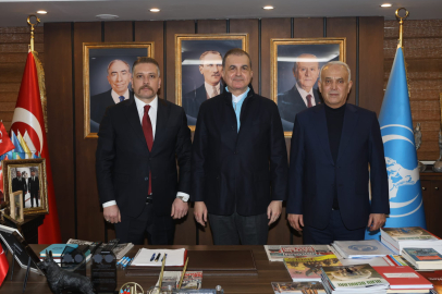 AK Parti Genel Başkan Yardımcısı Ömer Çelik, Ülkü Ocakları Adana İl Başkanlığı’nı ziyaret etti