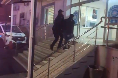 Adana'da 32 yıl hapis cezasıyla aranan cezaevi firarisi, çalıntı motosikletle dolaşırken yakalandı