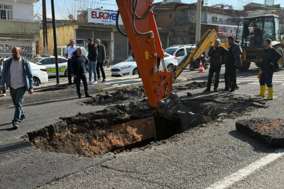 Diyarbakır’da sağanak yağış yol çökmesine yol açtı