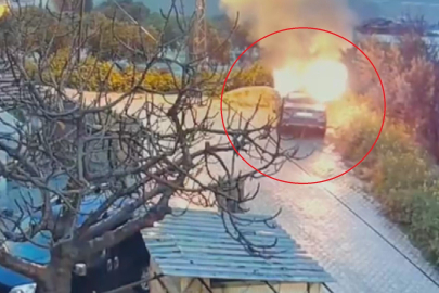 Hatay'da iftar vakti otomobil kundaklandı: Aracını yakan şüpheli alevlerin arasında kaldı