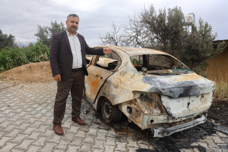 Hatay'da iftar vakti otomobil kundaklandı Aracını yakan şüpheli alevlerin arasında kaldı 2