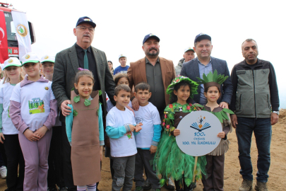 İzmir’de yangından etkilenen alanlarda yeşil vatan için adım atıldı