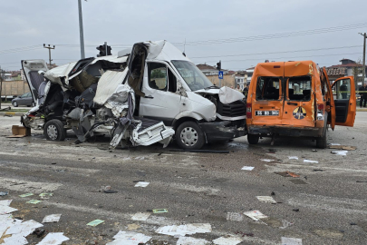 Samsun'daki kazada facianın eşiğinden dönüldü: 10'u öğrenci 18 kişi yaralandı