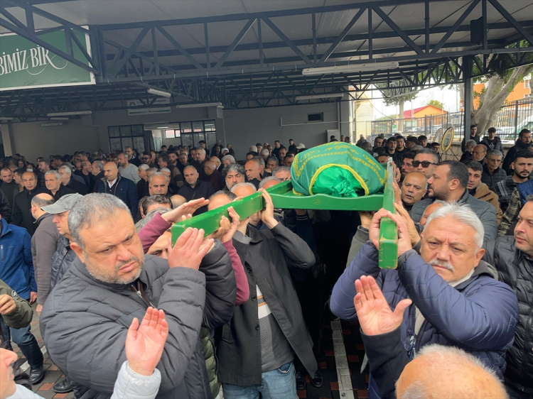 Tarsus İdman Yurdu'nun efsane kaptanı Hakan Turgut son yolculuğuna uğurlandı 2