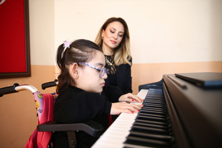 Adanalı Zeynep Duru azmiyle piyano hayaline yürüyor 2