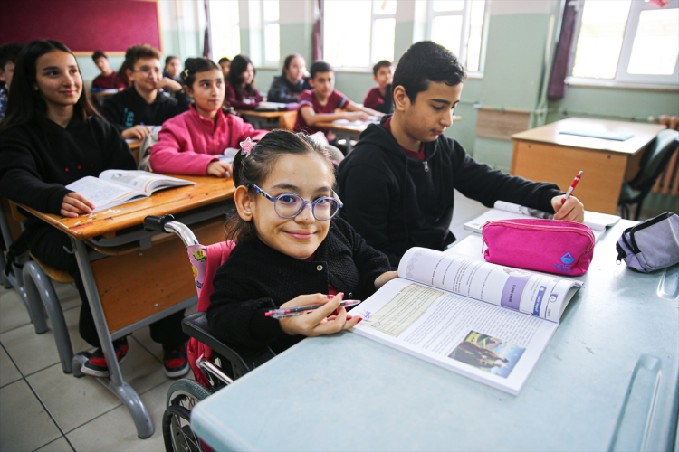 Adanalı Zeynep Duru azmiyle piyano hayaline yürüyor 3