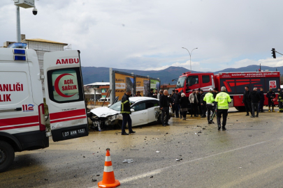 Gaziantep’te ışık ihlali kazaya yol açtı: 2 Yaralı