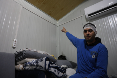 Hatay'da konteyneri delip geçen yorgun mermi uyuyan güvenlik görevlisinin kafasına isabet etti