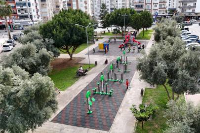 Mersin Mezitli Belediyesi park ve yeşil alanlarda kapsamlı yenileme çalışması başlattı