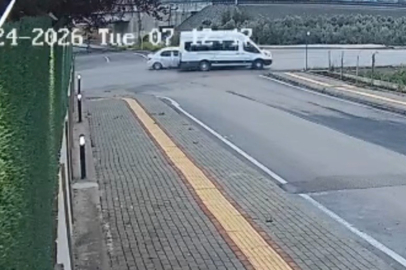 Osmaniye'de alt geçit çıkışında otomobil ile minibüs çarpıştı