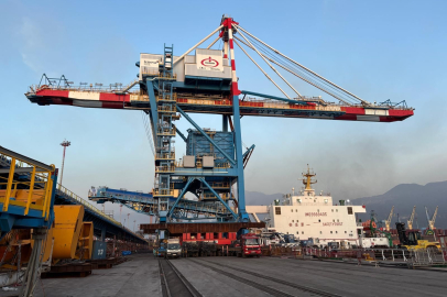 OYAK Denizcilik’ten bir ilk: Yapay zeka destekli akıllı vinçler, İsdemir Limanı’nda