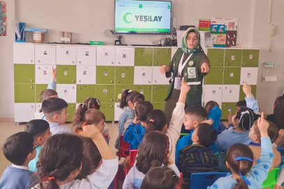 Yeşilay gönüllüleri Adana’da çocuklara sağlıklı yaşam ve bağımlılık konusunda bilinçlendirdi