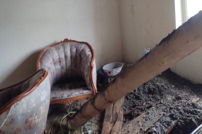 Hakkari’de 6 kişilik ailenin evi çöktü