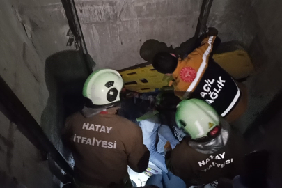 Hatay’da asansör boşluğuna düşen işçi yaralandı