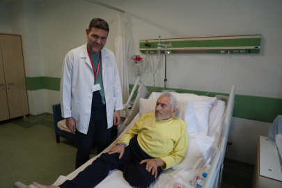 Zorlu anatomik engeller aşıldı: Kalbi durdurulan hasta hayata tutundu