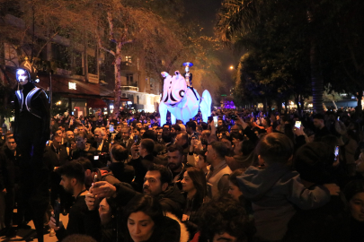 Adana'da 25. Devlet Tiyatroları Sabancı Uluslararası Tiyatro Festivali kortejle başladı