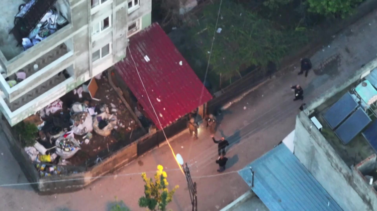 Adana'da uyuşturucu satıcılarına şafak operasyonu 15 gözaltı 3