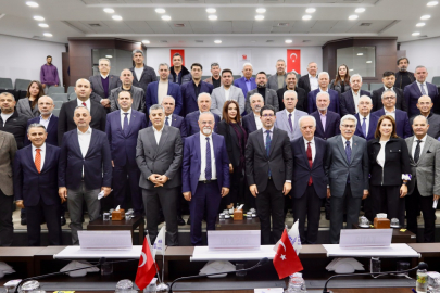 Adana Güçbirliği Vakfı Başkanı Burhan Kavak güven tazeledi