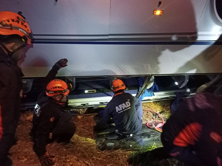 Antalya'da ceza infaz kurumu personel servisi devrildi 16 yaralı 2