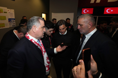 Cumhurbaşkanı Erdoğan, Romanya galibiyeti sonrası A Milli Takımı kutladı