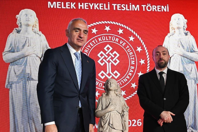 Kültür ve Turizm Bakanı Ersoy, "Melek heykeli"ni Fener Rum Patrikhanesine teslim etti