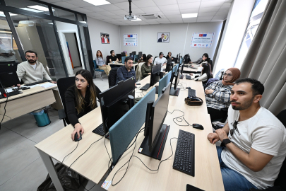 Mersin'de gençler yapay zeka ve veri analizi eğitimleriyle geleceğe hazırlanıyor