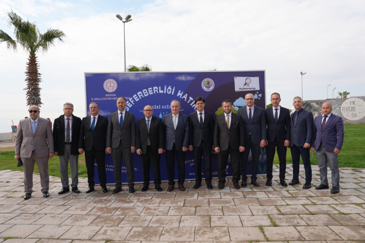 Mersin'de öğrenciler suyun geleceği için sahil bandında buluştu 3