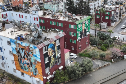 Mersin'de ünlü ressamların eserlerinin resmedildiği binalar mahalleye renk katıyor