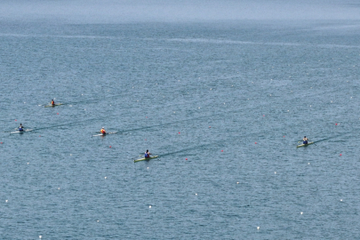 Adana’da 250 sporcu aynı hedef için kürek çekti