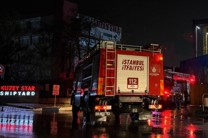 Tuzla'da kuru yük gemisinde çıkan yangına müdahale ediliyor